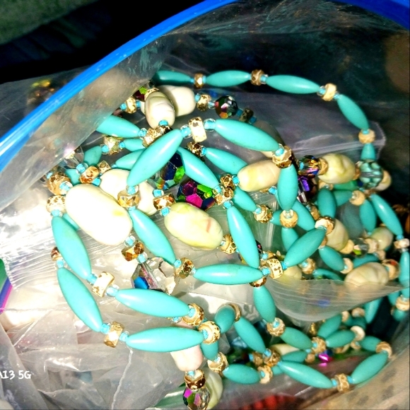 Selling a large bag of necklace.Lots of vintage to CHOOSESilver turquoiseETC